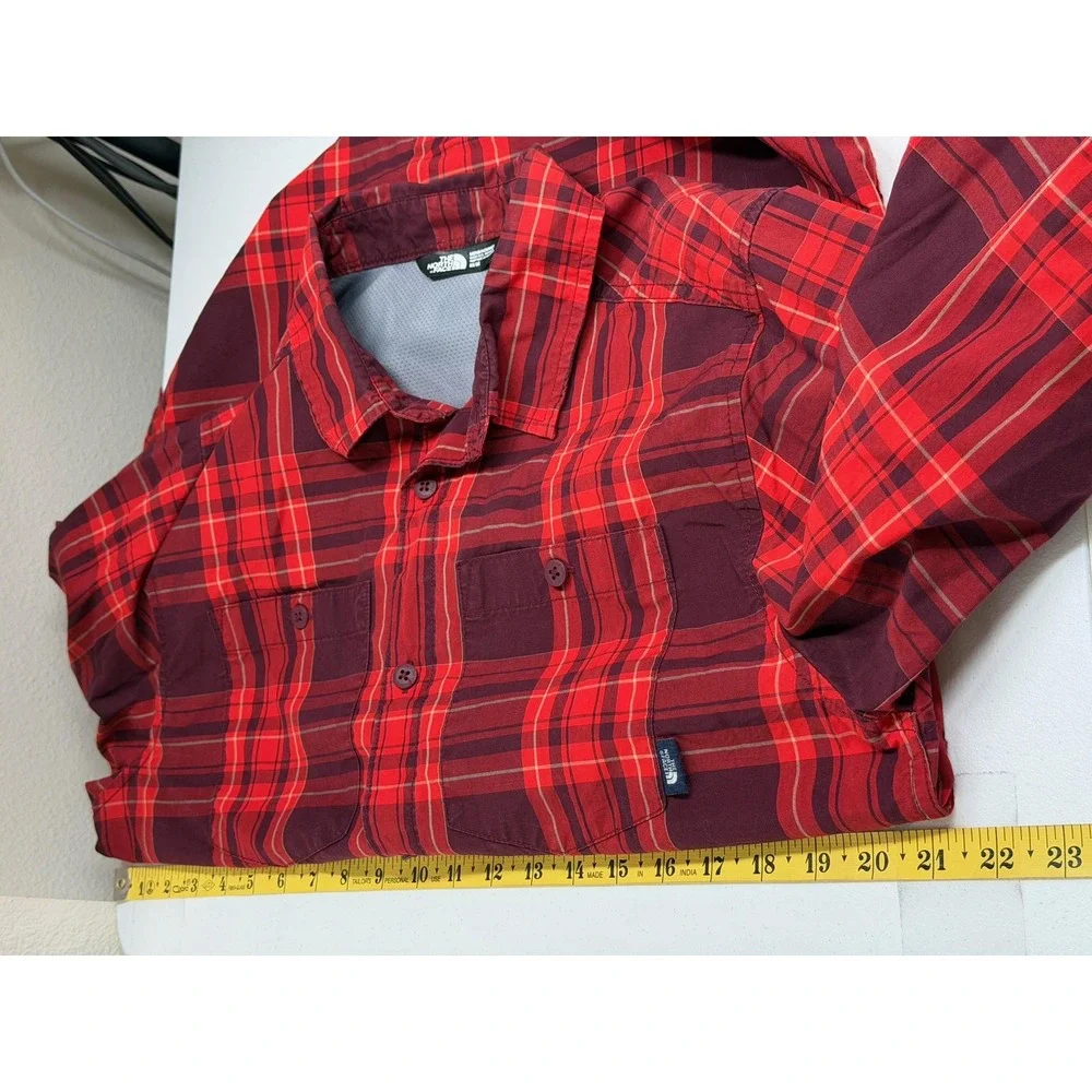 The North Face Shirt Mens Medium Red‎ Plaid Long Sleeve Button Up Casual Autumn